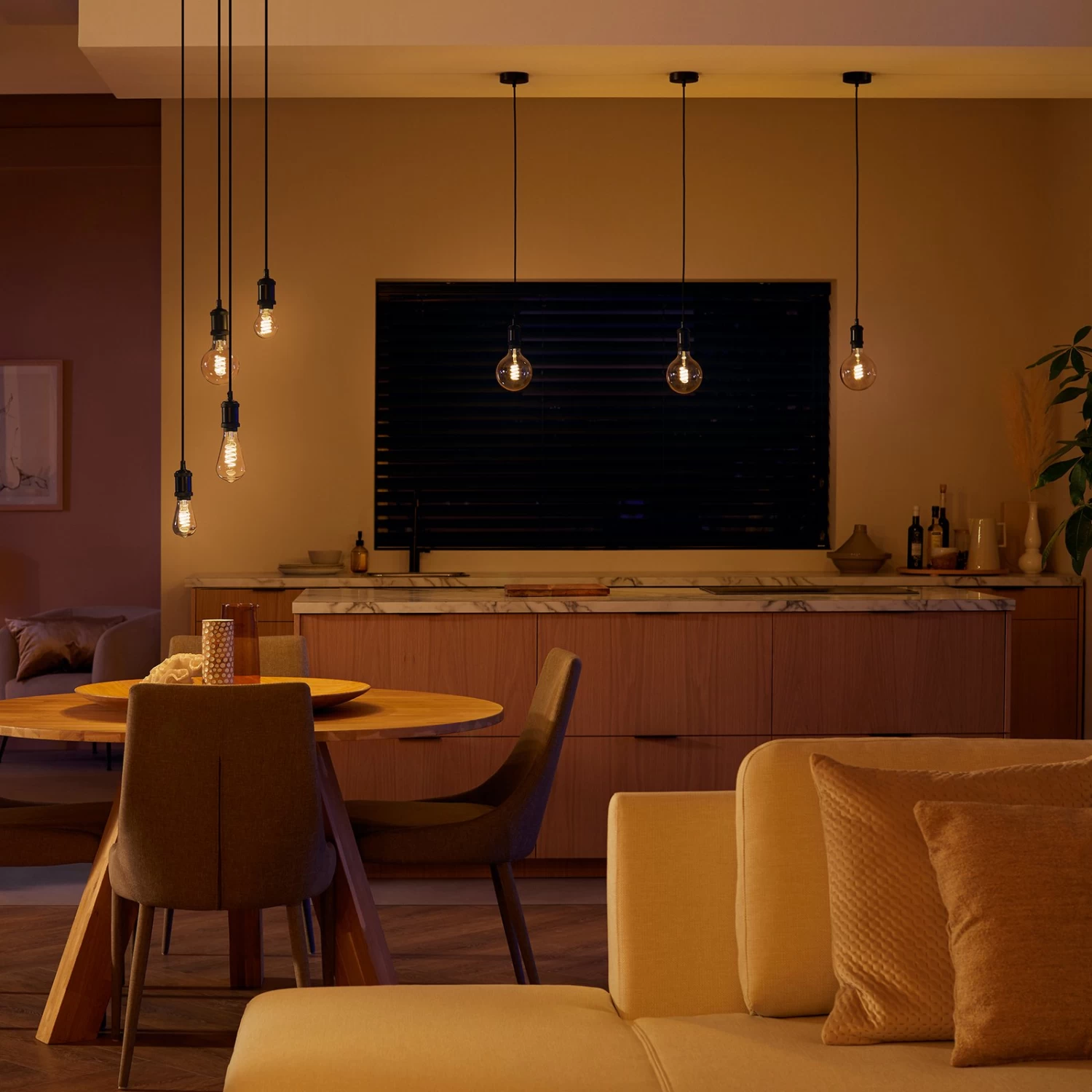 Philips Hue White E27 7 W Filament ST72 550 lm 3 Philips Hue White E27 7 W Filament ST72 550 lm – Image 3