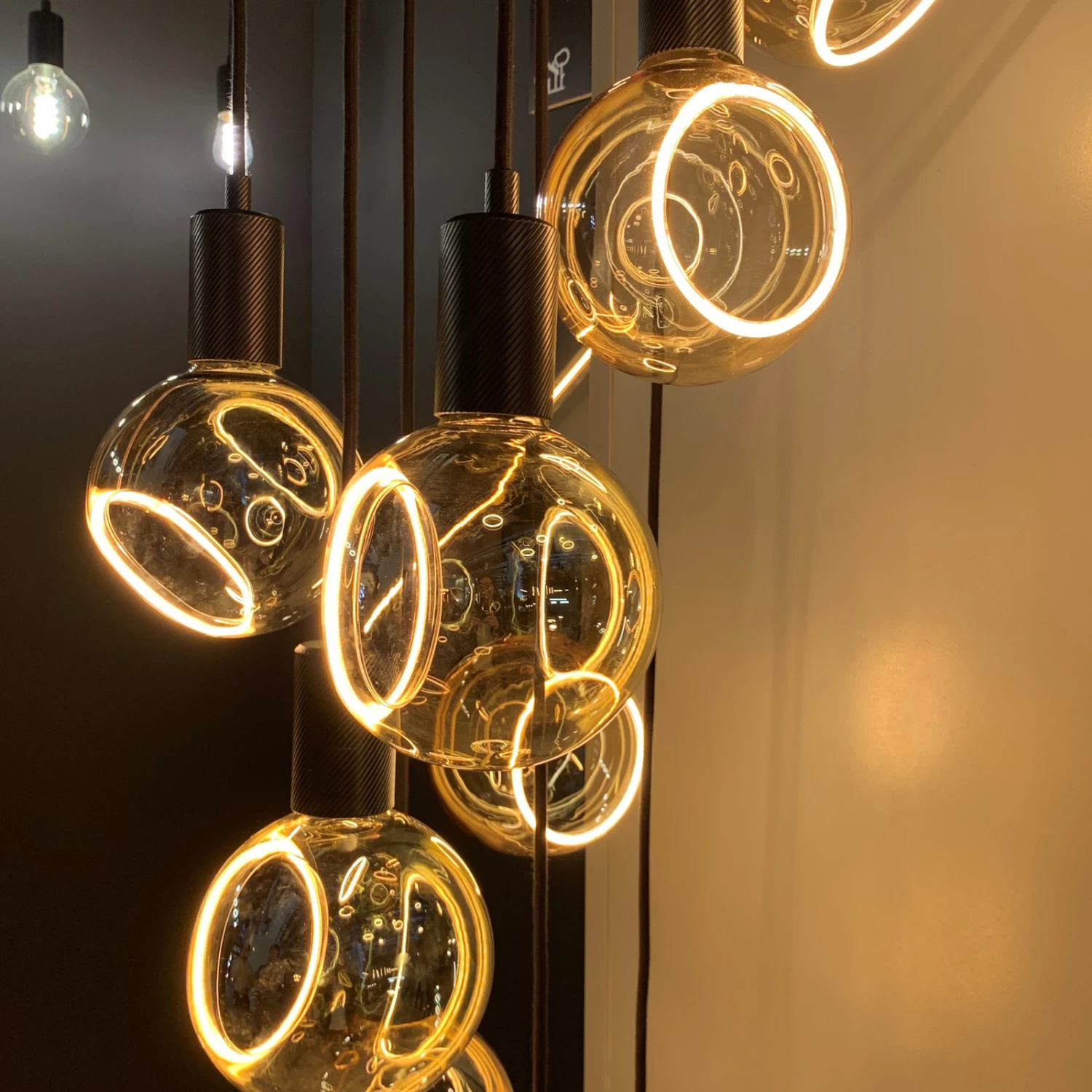 SEGULA Globe Flottant LED G150 E27 4,5 W Doré 90° 8 SEGULA Globe Flottant LED G150 E27 4,5 W Doré 90° – Image 8