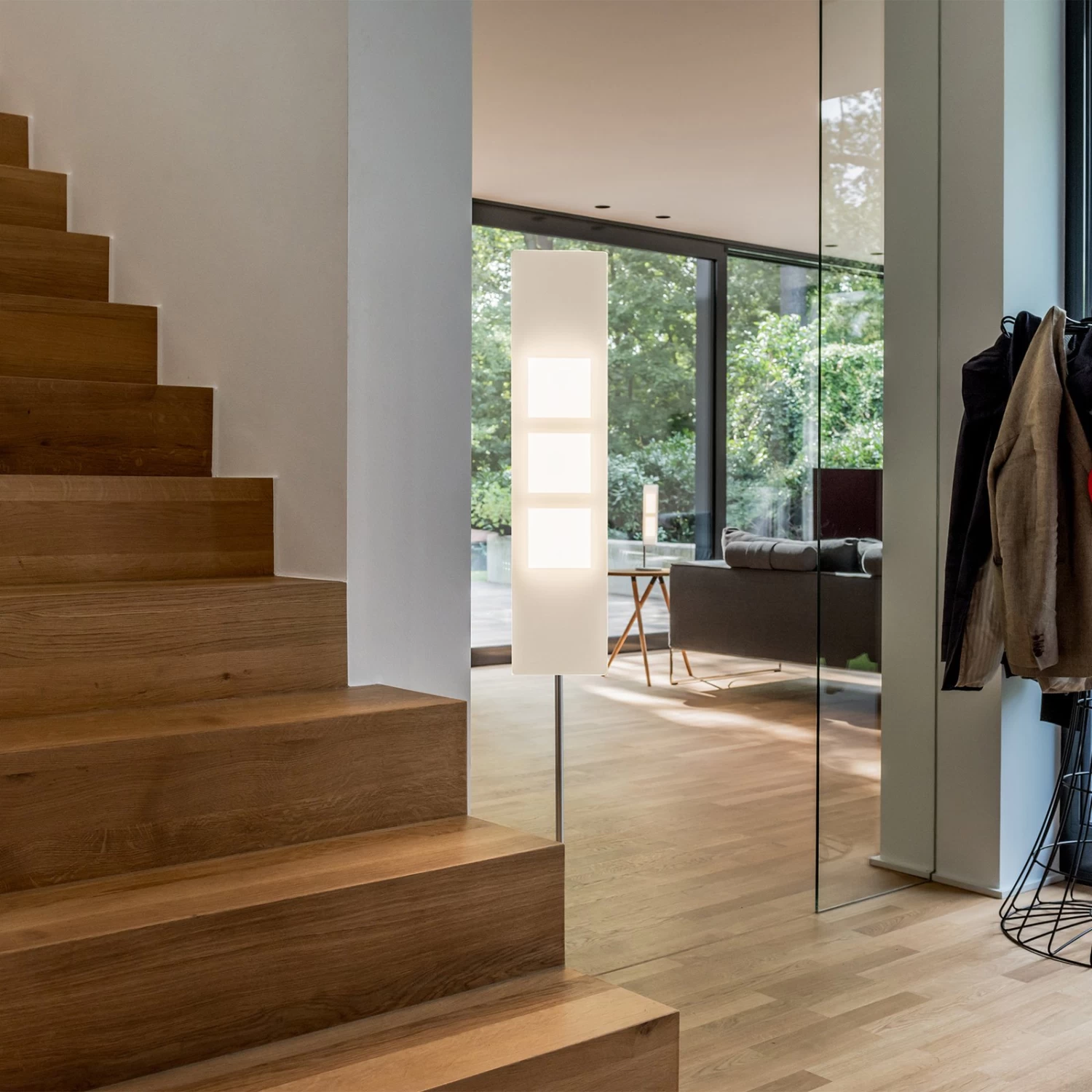 OMLED One F3l - Lampadaire Noir Avec OLED 5 OMLED One F3l - Lampadaire Noir Avec OLED – Image 5