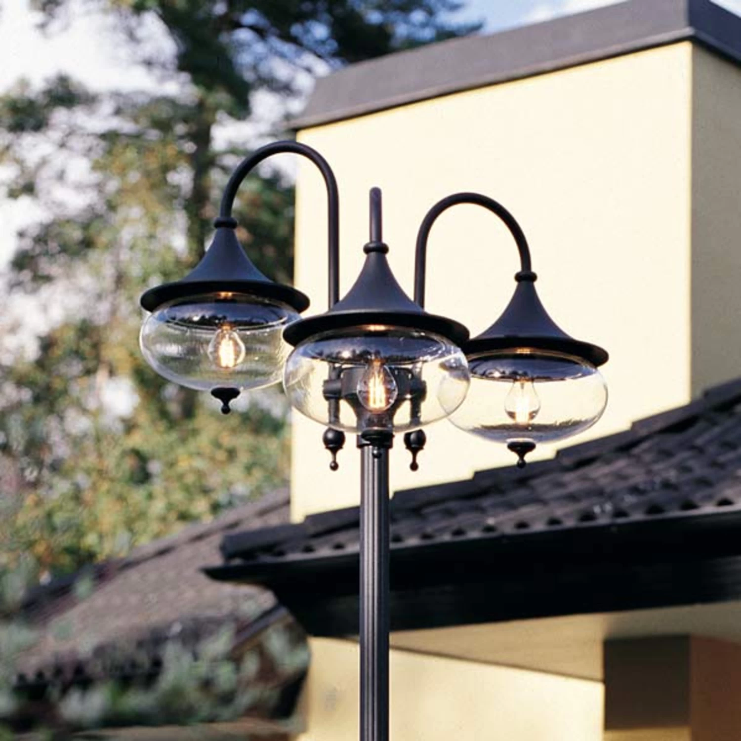 Konstsmide Superbe Lampadaire Noir à 3 Abat-jours 2 Konstsmide Superbe Lampadaire Noir à 3 Abat-jours – Image 2