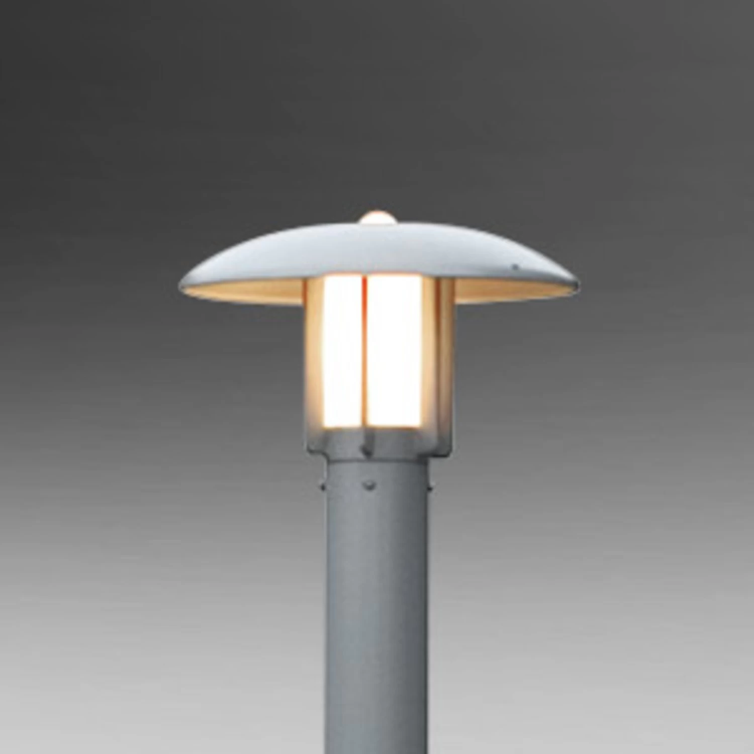 Konstsmide Lampadaire Laqué De Couleur Argenté Heimdal 2 Konstsmide Lampadaire Laqué De Couleur Argenté Heimdal – Image 2