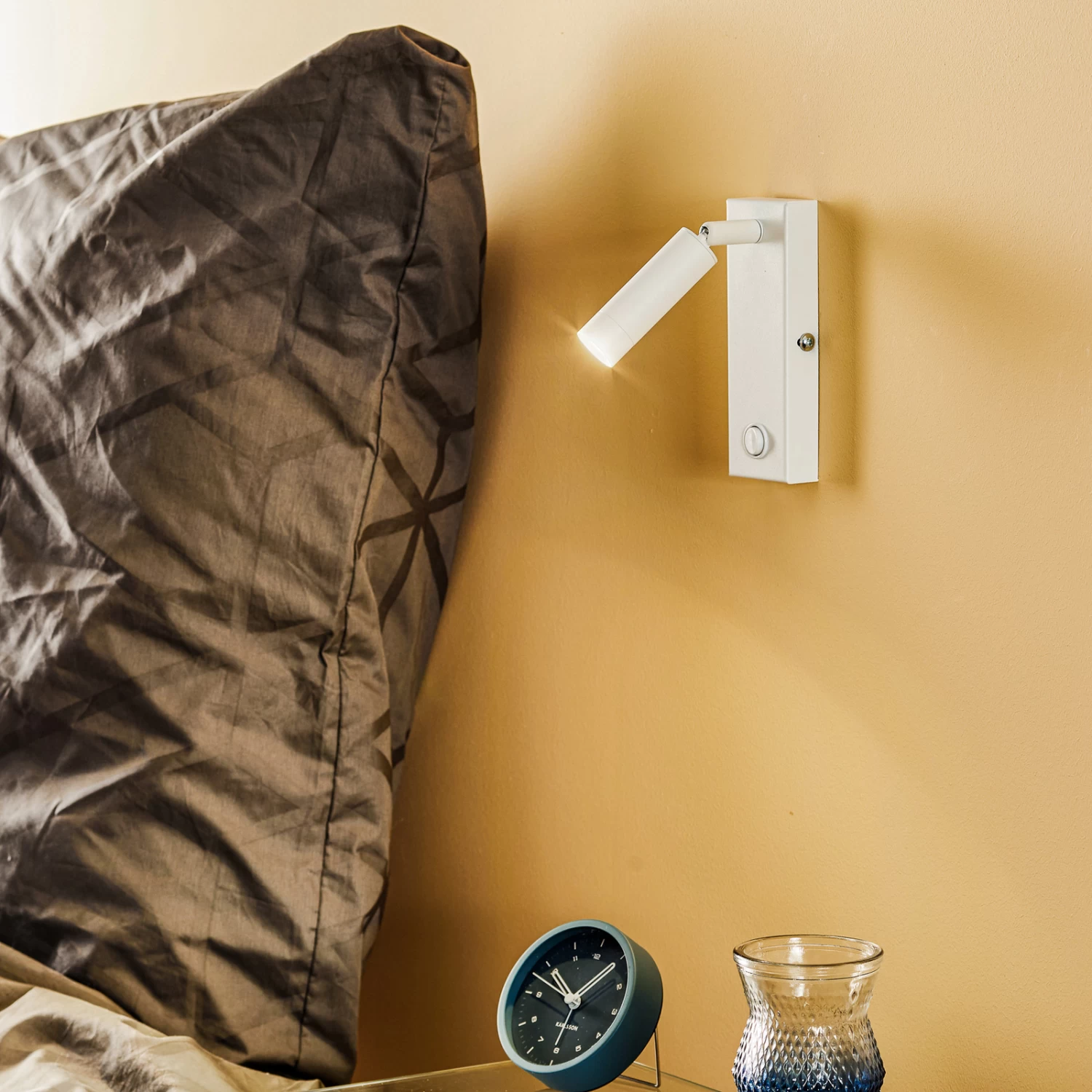 Applique LED Enzo Angulaire à Interrupteur Blanche 2 Applique LED Enzo Angulaire à Interrupteur Blanche – Image 2