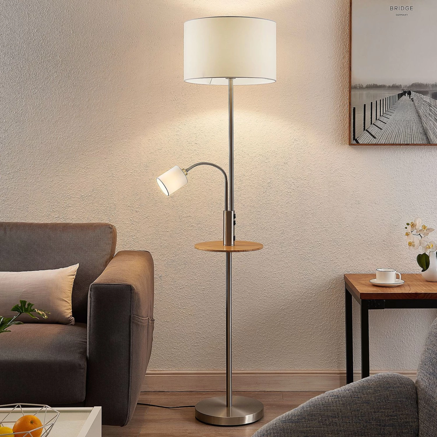 Lindby Aovan Lampadaire à Tablette Et USB, Nickel 1 Lindby Aovan Lampadaire à Tablette Et USB, Nickel