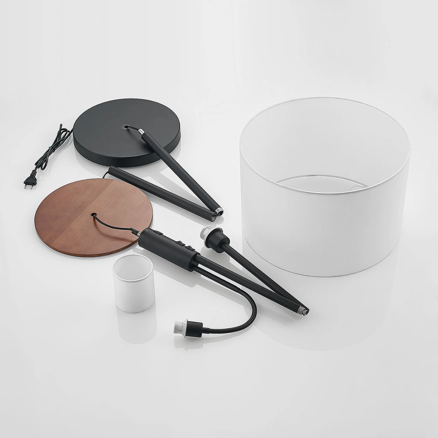 Lindby Aovan Lampadaire à Tablette Et USB, Noir 8 Lindby Aovan Lampadaire à Tablette Et USB, Noir – Image 8