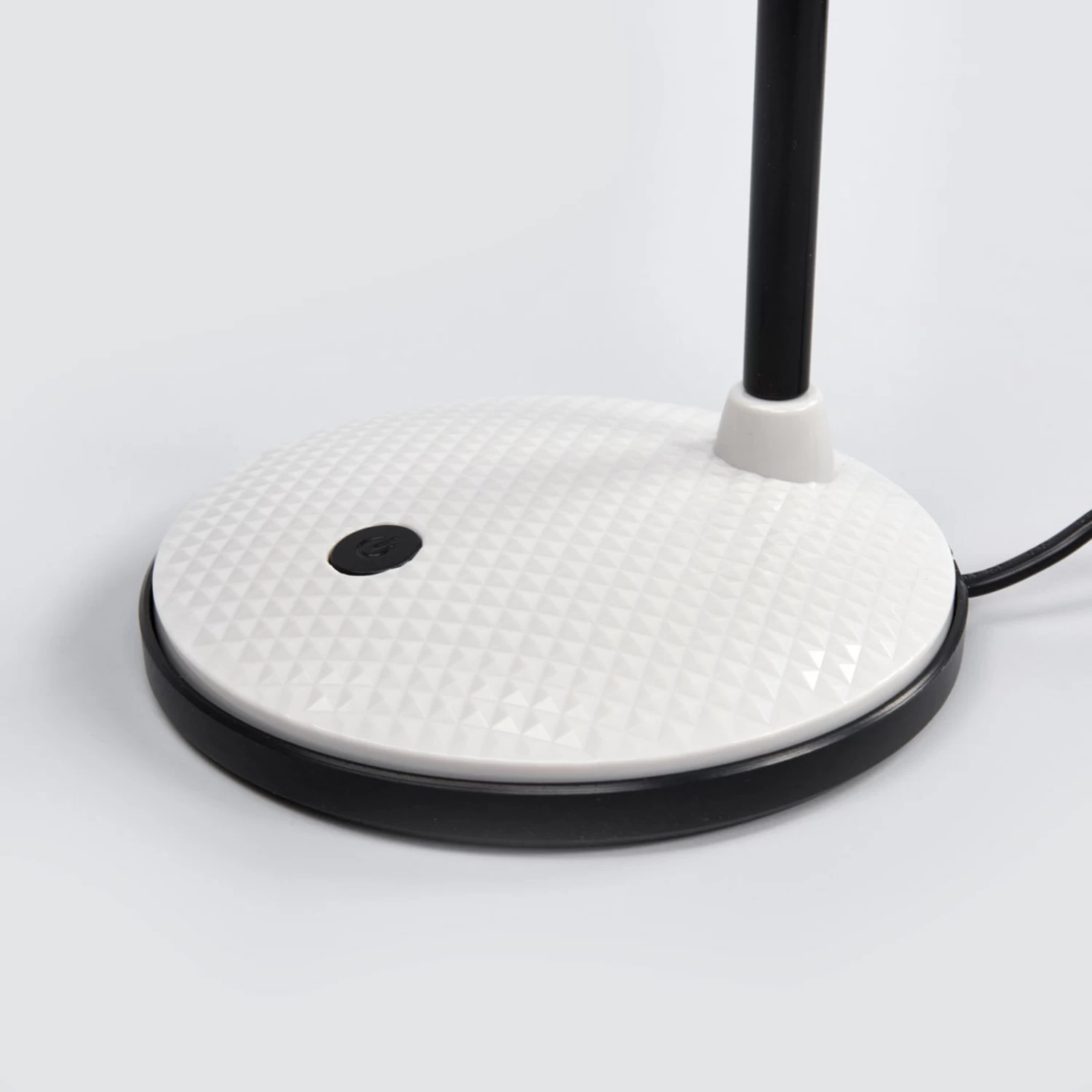 Lampe De Bureau LED Ivan En Gris Clair Et Noir 7 Lampe De Bureau LED Ivan En Gris Clair Et Noir – Image 7